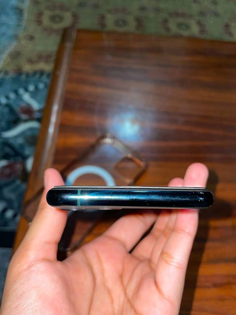 Apple iPhone 11 Pro 2