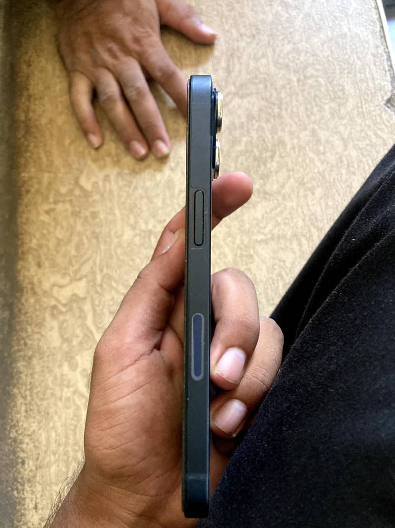 Apple iPhone 13 2