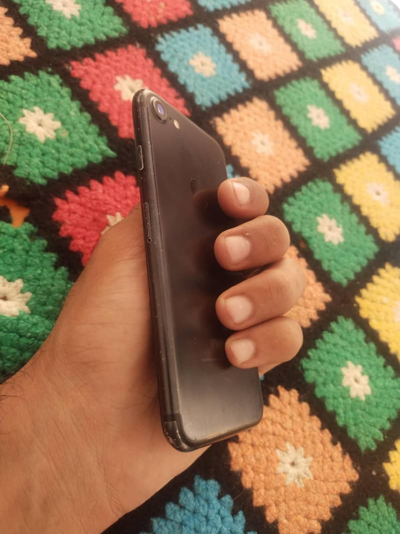 Apple iPhone 7 2