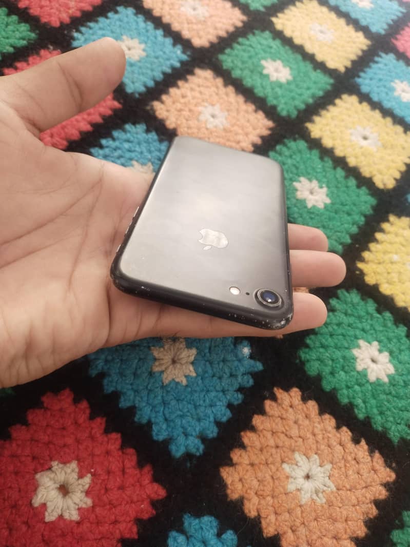 Apple iPhone 7 3