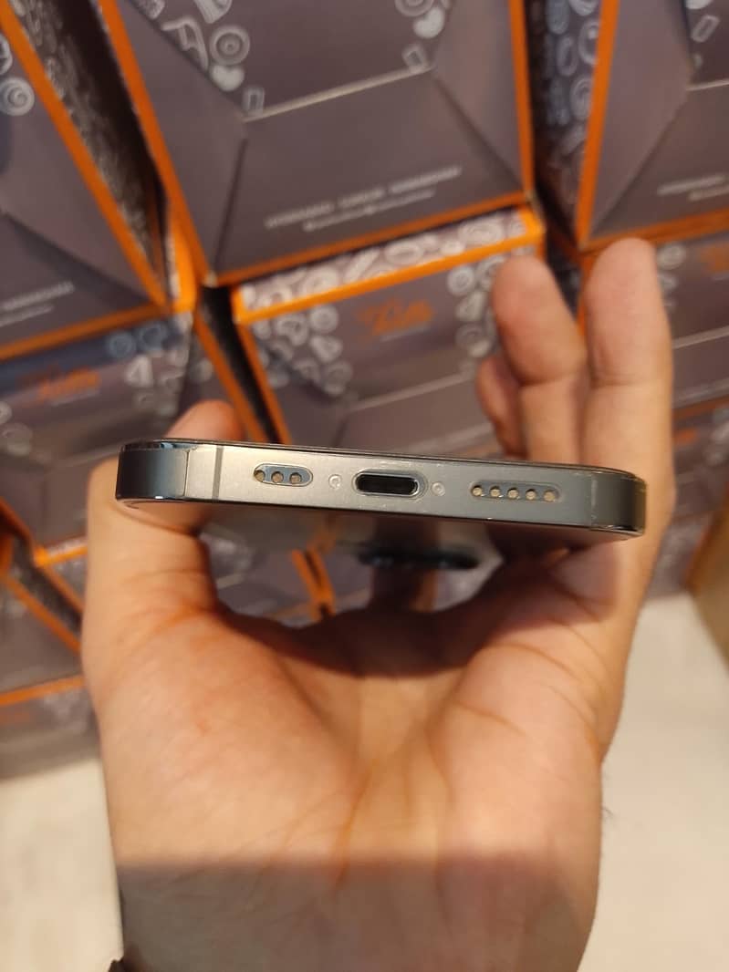 Apple iPhone 13 Pro 4