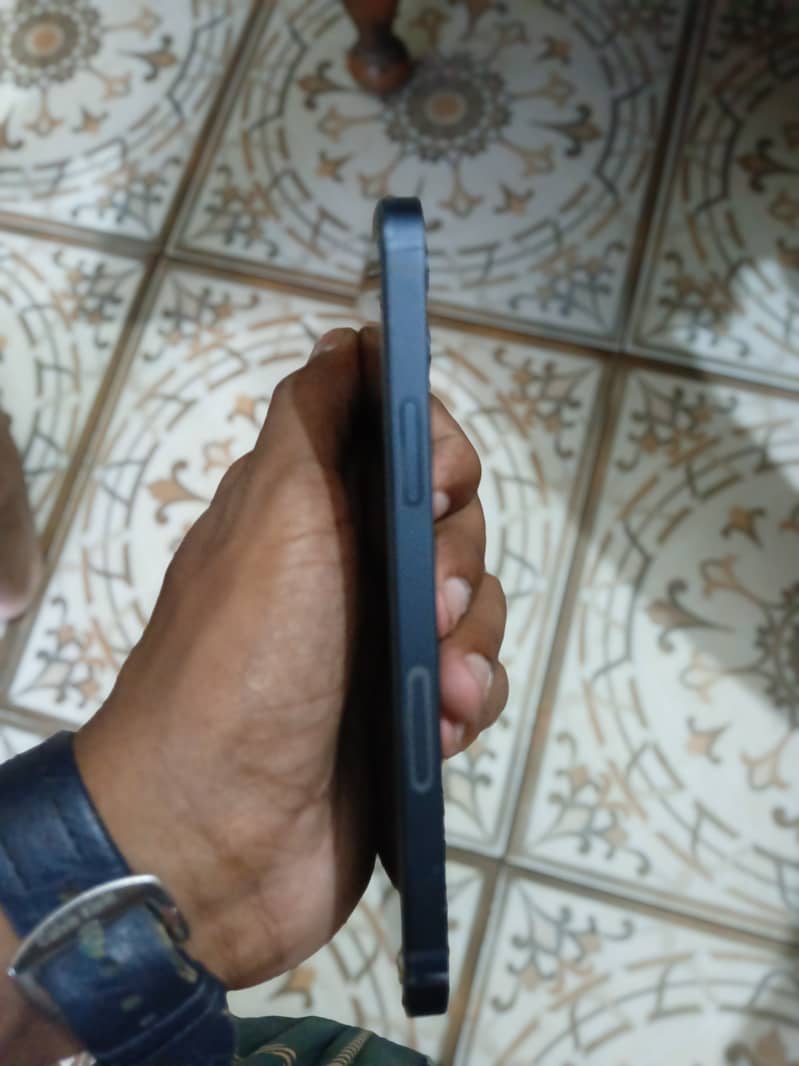 Apple iPhone 12 3