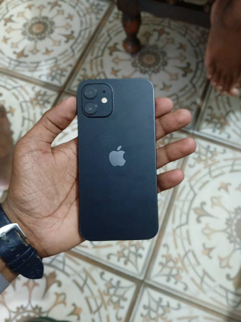 Apple iPhone 12 4