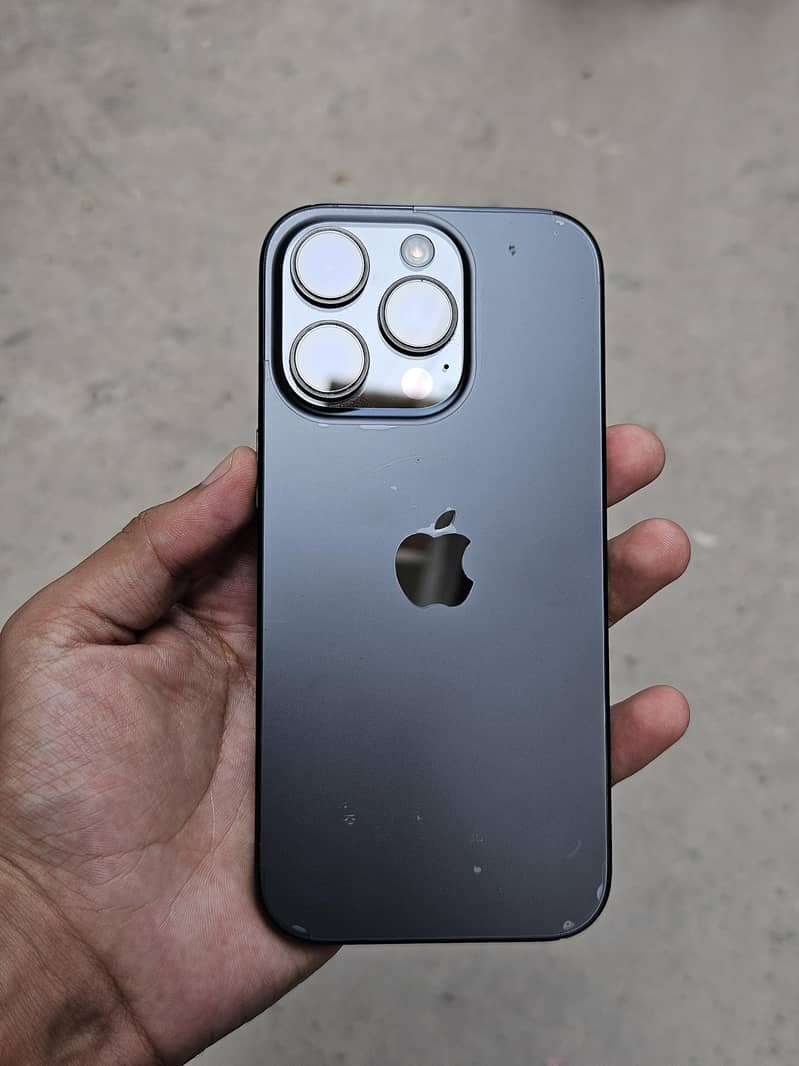Apple iPhone 16 Pro 1
