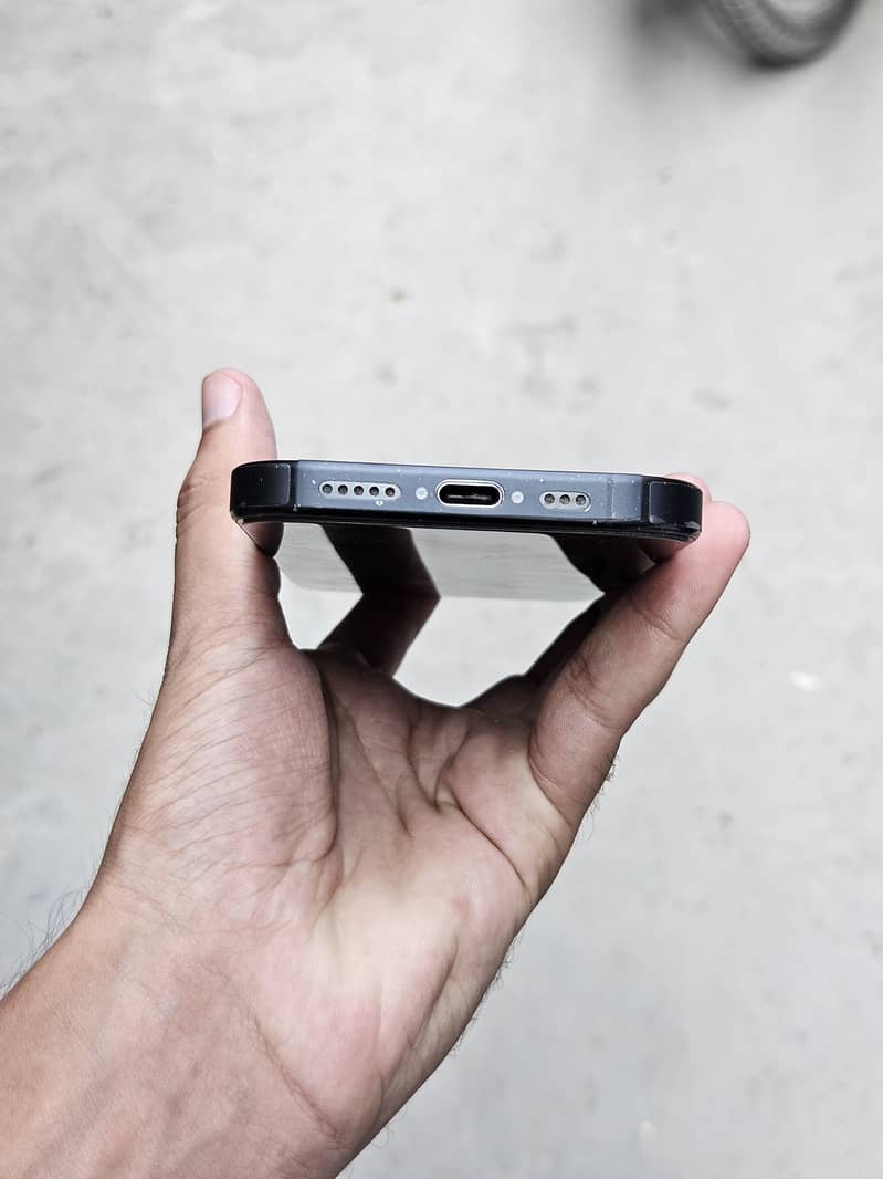 Apple iPhone 16 Pro 2