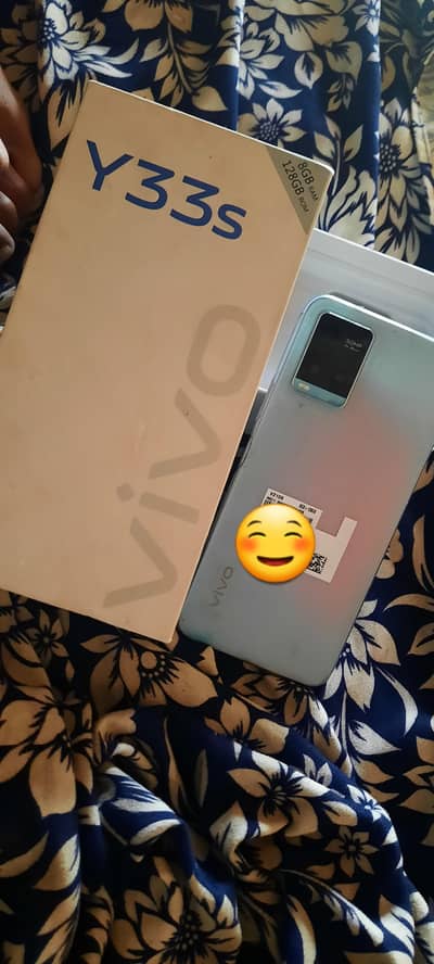 Vivo Y33s 8gb 128 Total orignal phone  No open repire urgent sale