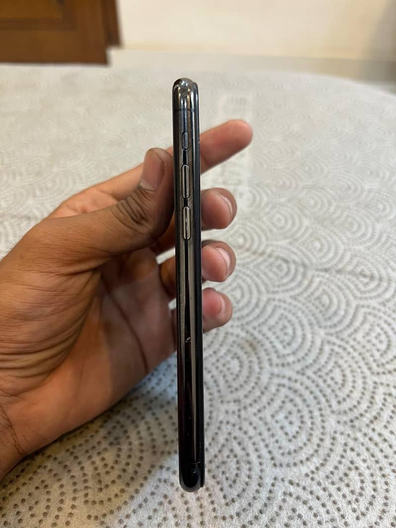 Apple iPhone 11 Pro 1