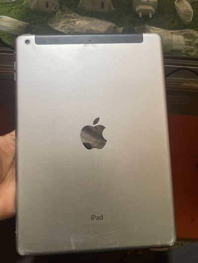 IPad Air (First Generation) Wifi 32gb front glass broken