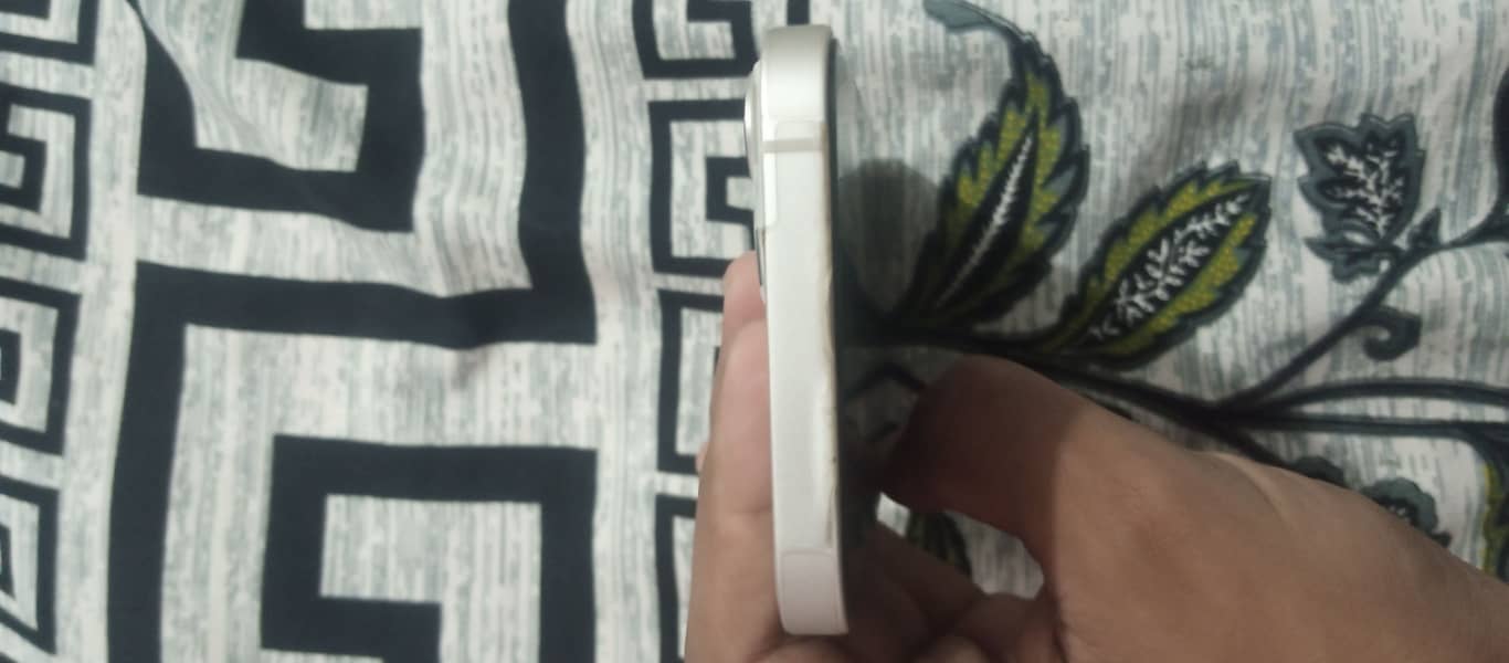 Apple iPhone 13 3