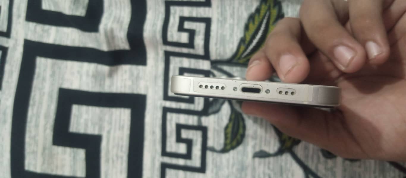 Apple iPhone 13 4
