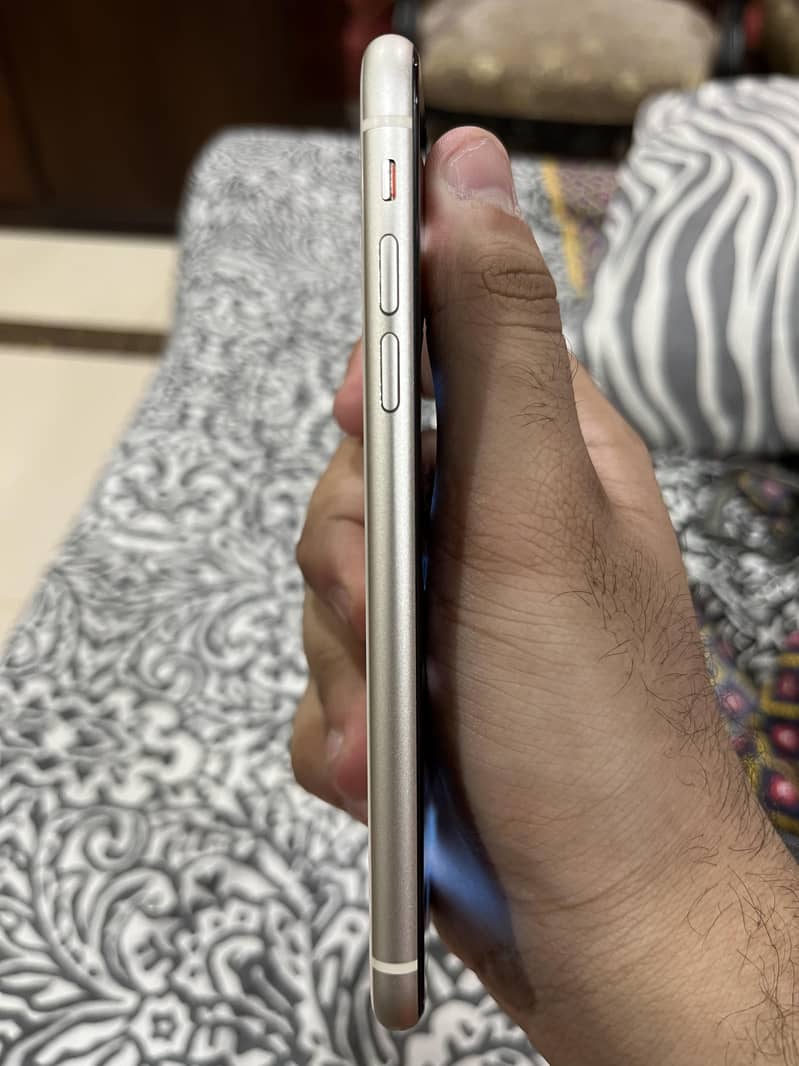 Apple iPhone 11 3