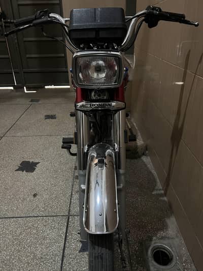 Honda 125 urgently sale lush+geniune condition 0-3-0-3-4-2-8-8-5-2-9