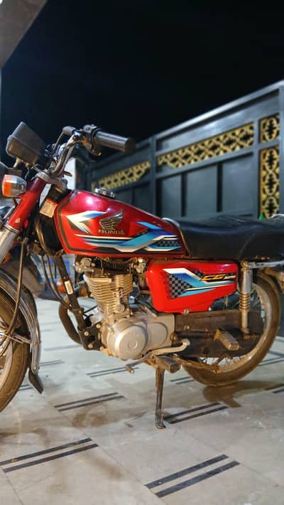 Honda 125 2024 model first onwer all okay biometric on the spot