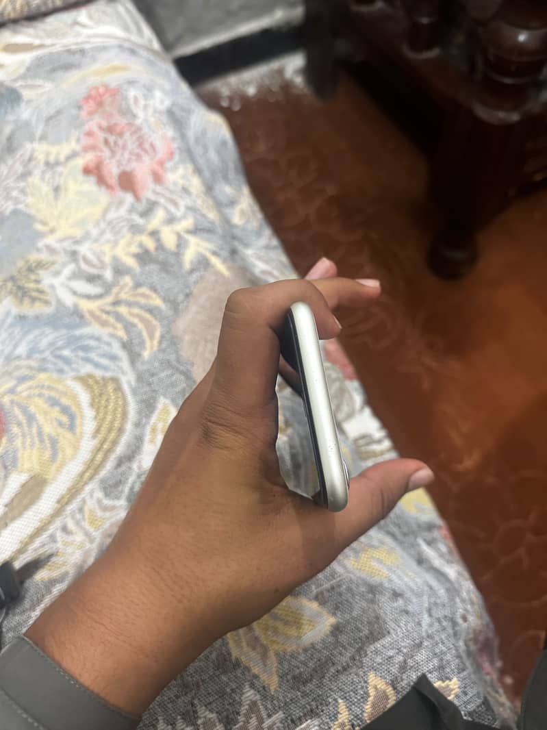 Apple iPhone 11 5