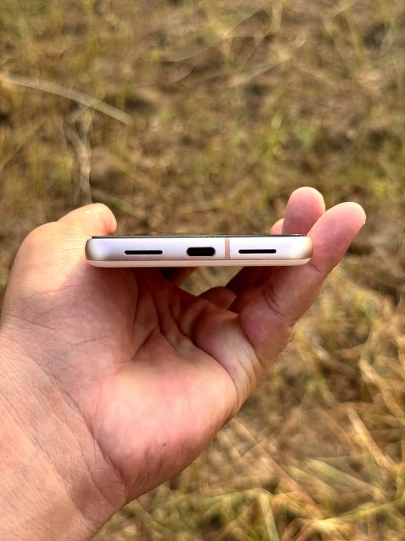 Google Pixel 8 4