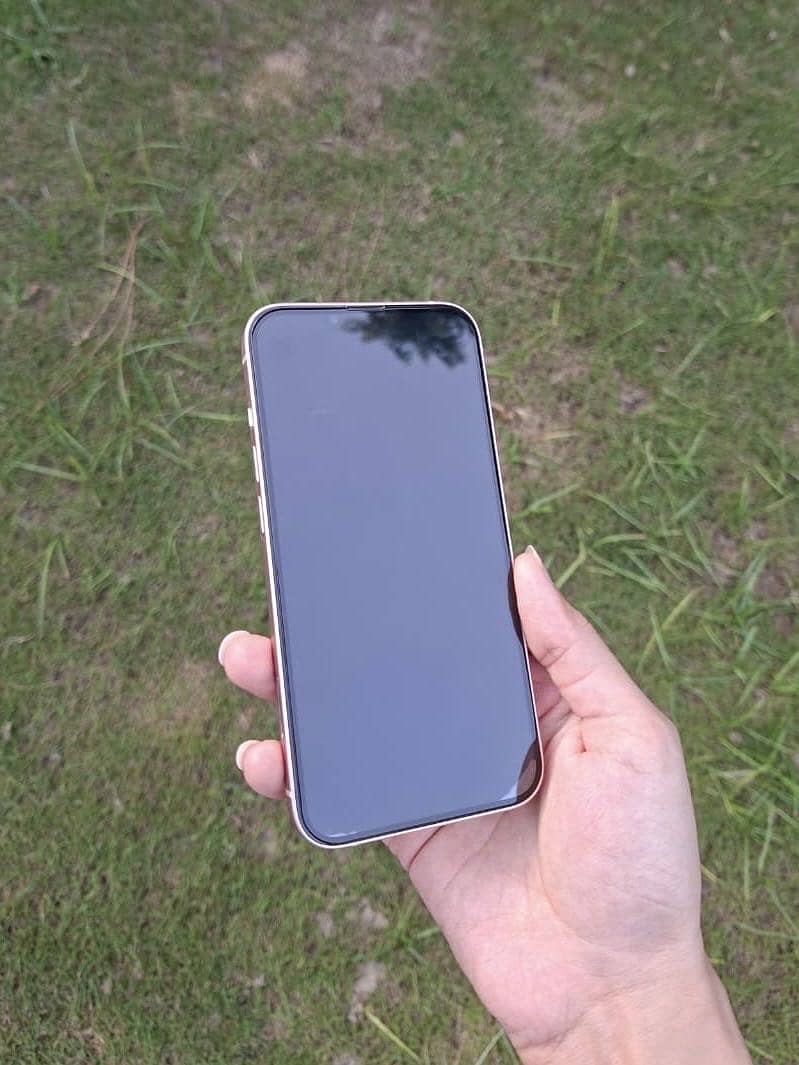 Apple iPhone 13 4