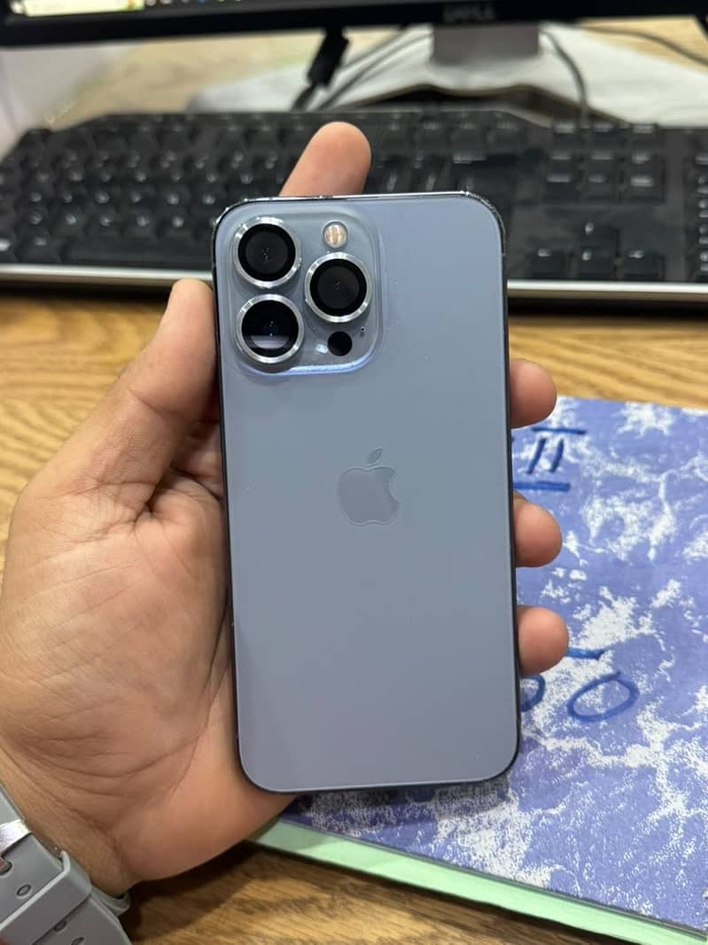 Apple iPhone 13 Pro 1