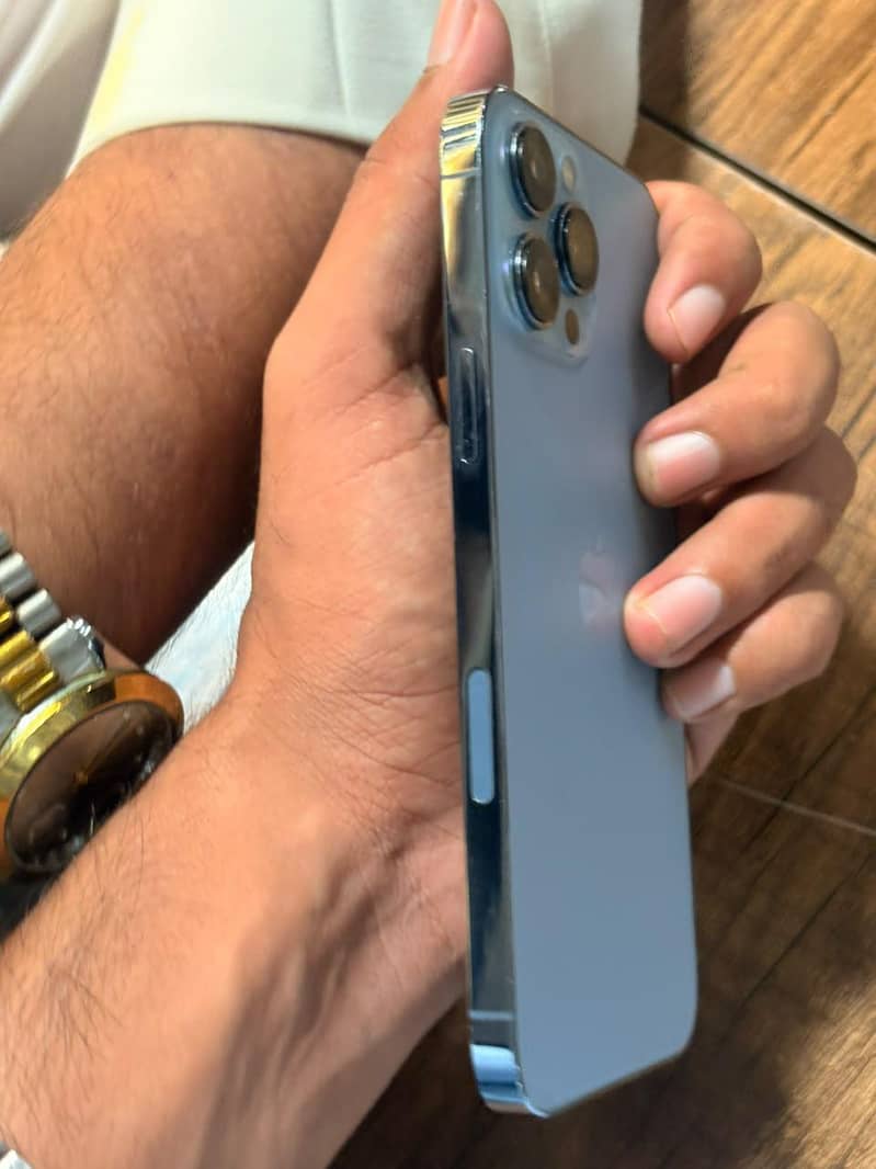 Apple iPhone 13 Pro Max 1