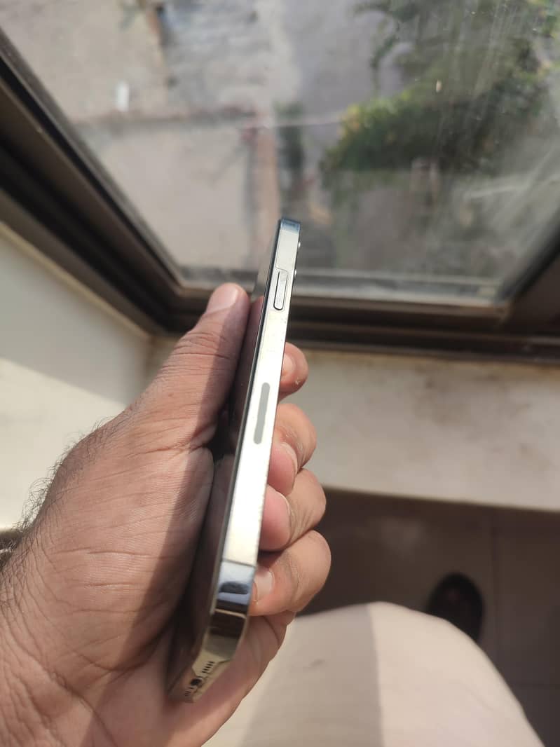 Apple iPhone 12 Pro 3