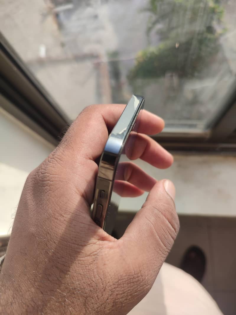 Apple iPhone 12 Pro 4