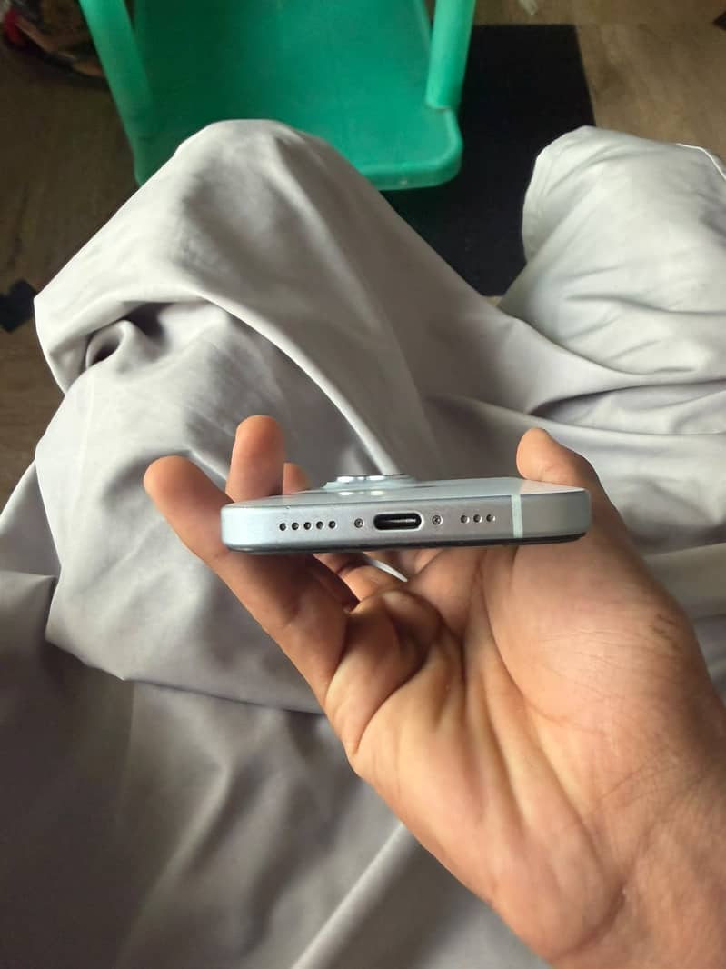 Apple iPhone 15 3