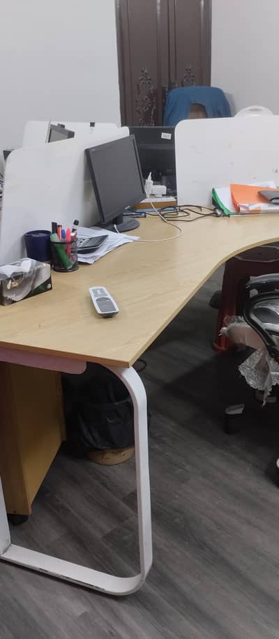 y shape 3 person workstation