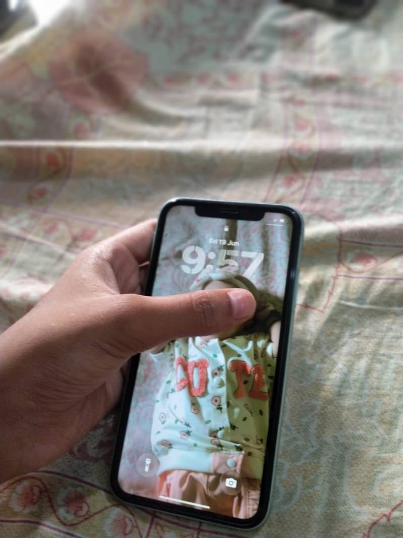 Apple iPhone 11 3