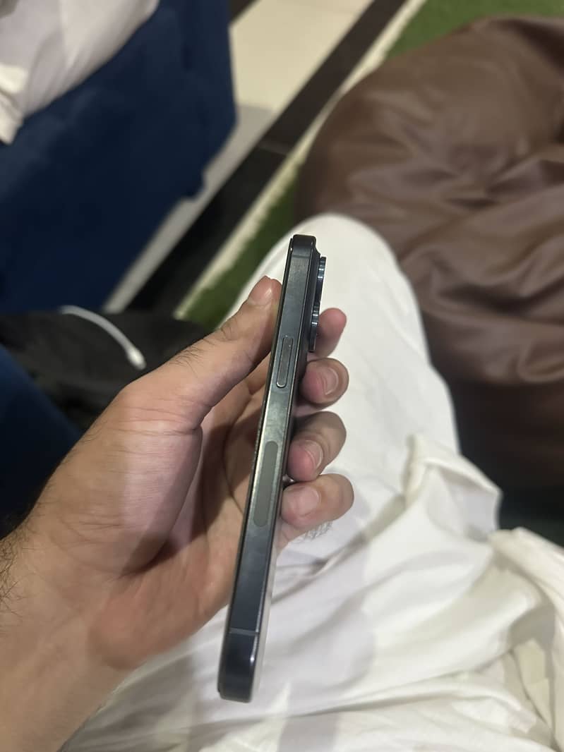 Apple iPhone 15 Pro 4