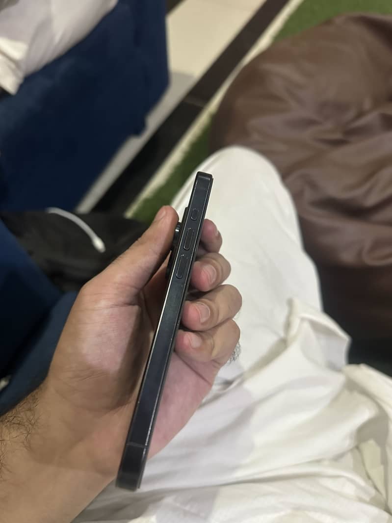 Apple iPhone 15 Pro 7
