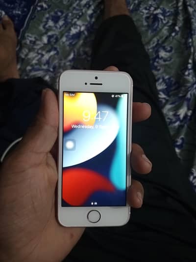 Apple iPhone SE