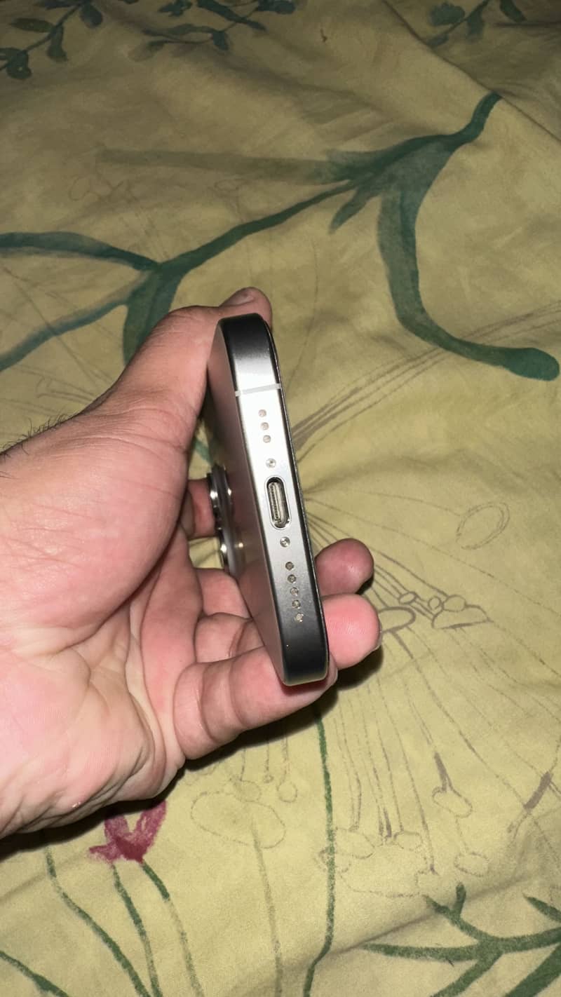 Apple iPhone 15 Pro 0