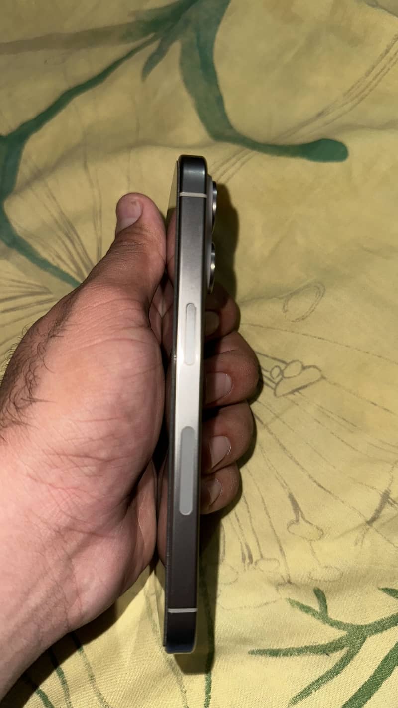 Apple iPhone 15 Pro 3
