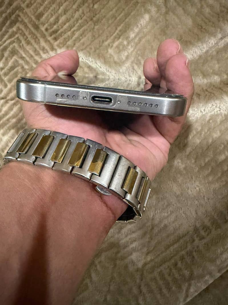 Apple iPhone 15 Pro Max 1