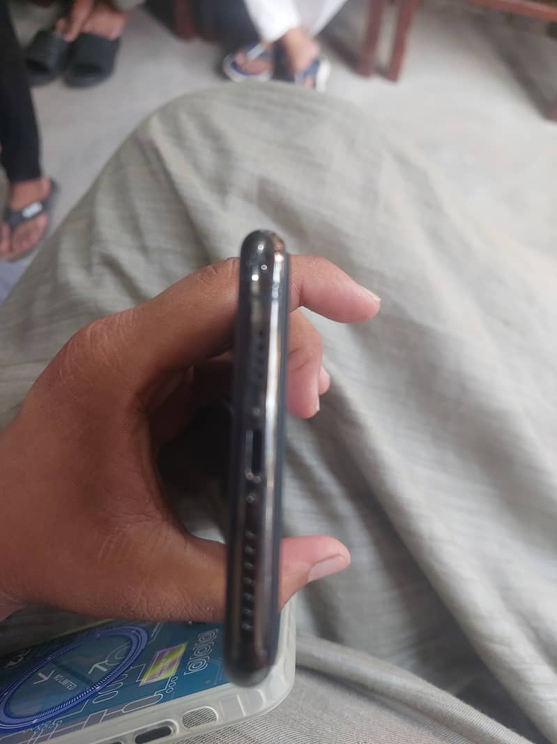 Apple iPhone 11 Pro Max 1