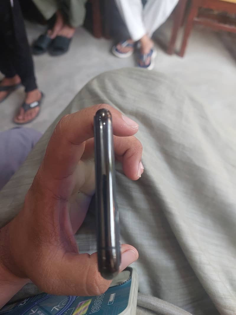 Apple iPhone 11 Pro Max 2