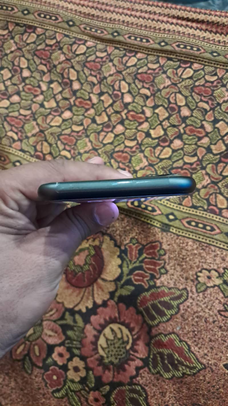 Apple iPhone 11 3