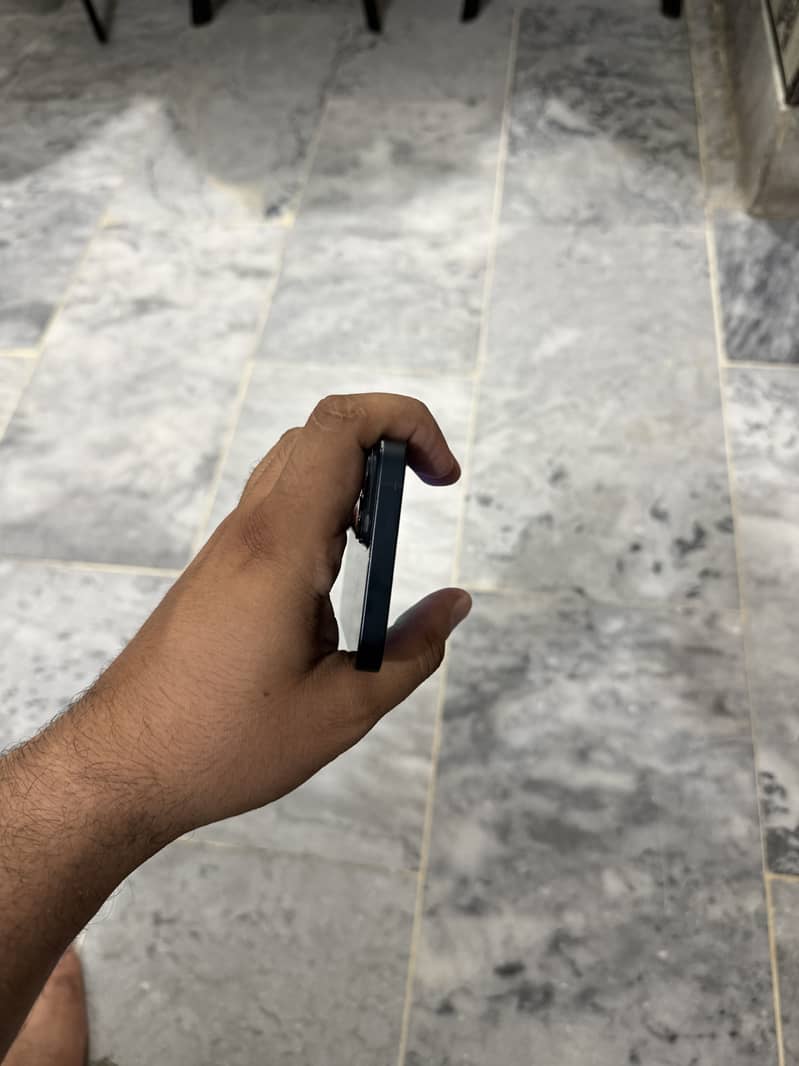 Apple iPhone 14 3