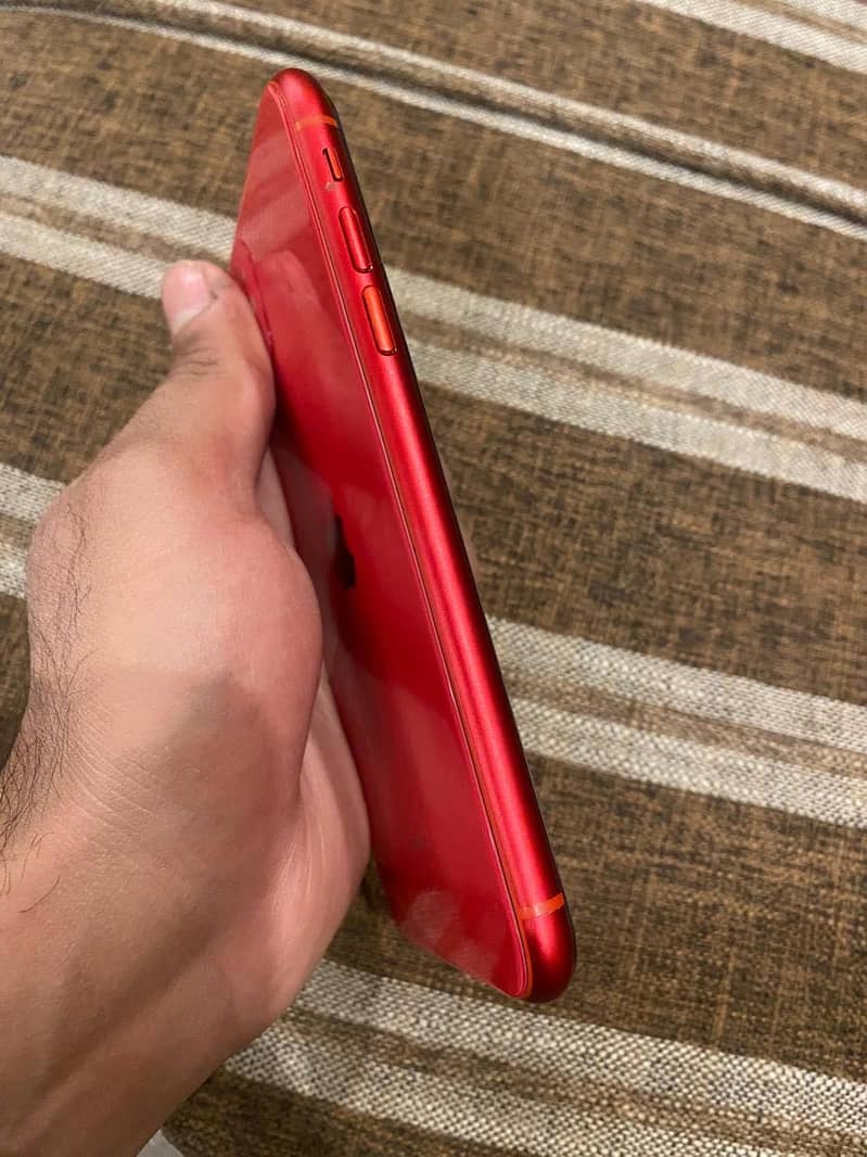 Apple iPhone 11 4