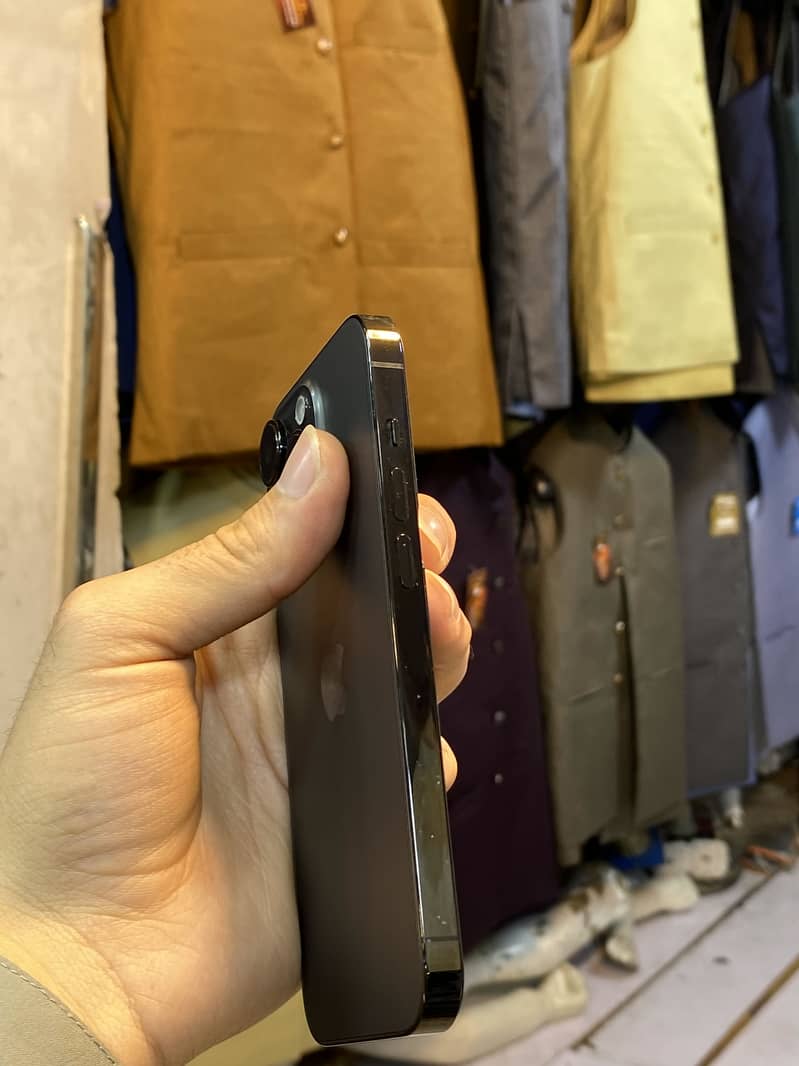 Apple iPhone 14 Pro 2