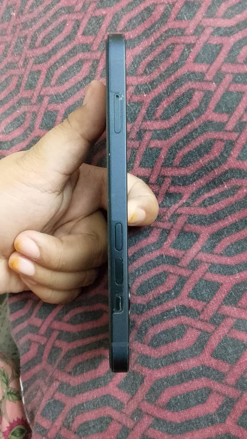 Apple iPhone 13 5