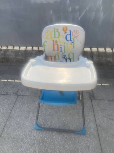 Baby High Chair with Tray – Lightly Used