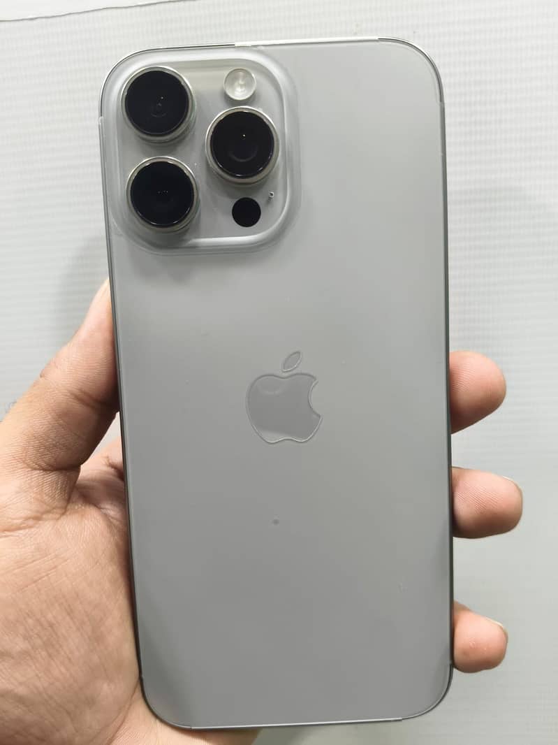 Apple iPhone 16 Pro Max 0
