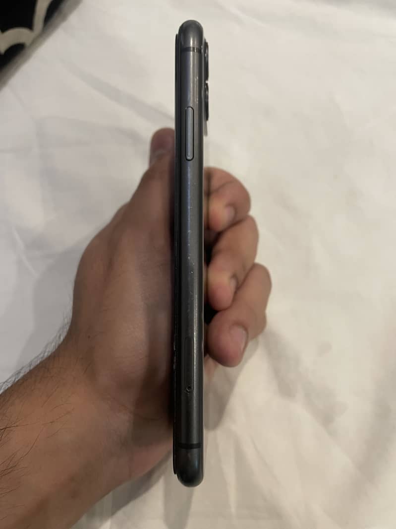 Apple iPhone 11 3