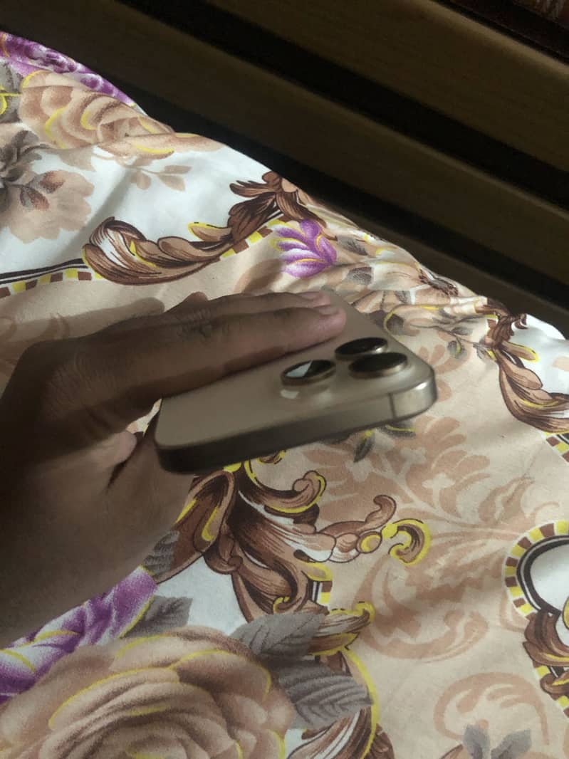 Apple iPhone 16 Pro Max 2