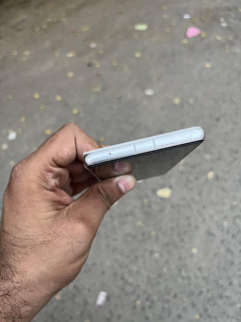 Google Pixel 7a 5