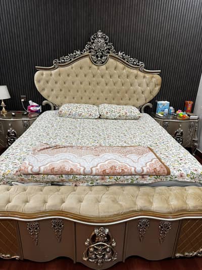 king side bed with two wall mirror for site table and two glass table