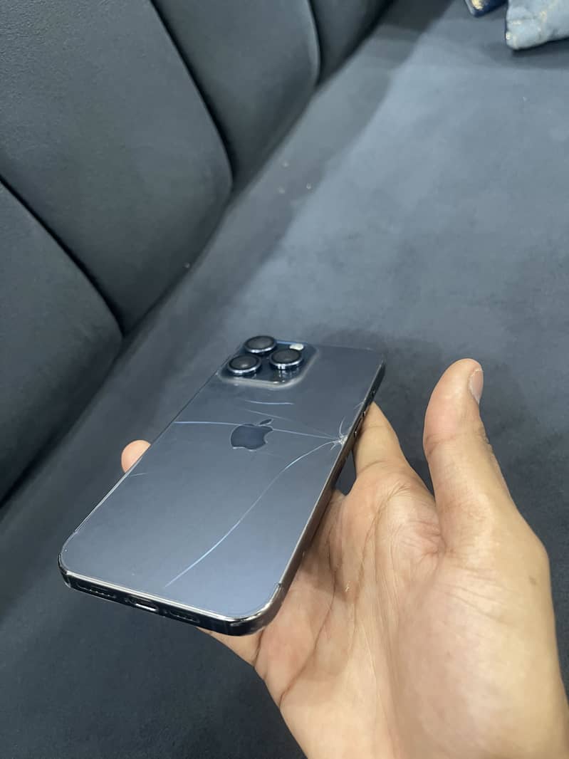 Apple iPhone 15 Pro Max 2