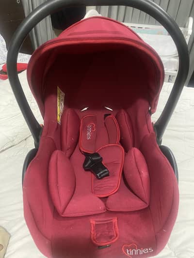 Baby carry cot / infant car seat
