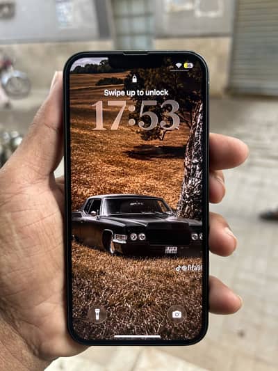 Apple iPhone 13