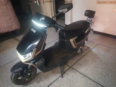 Evee GenZ scooter for Sale in excellent condition